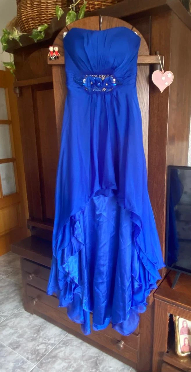 Vestido de festa romântico azul royal, corte "Hi-Lo" com pedrarias. – photo 3